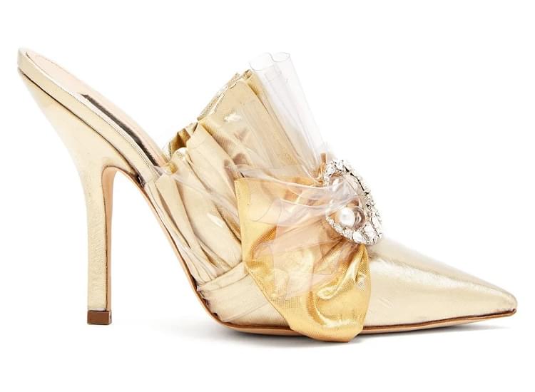 Flat Wedding Shoes to Match Up to the Groom